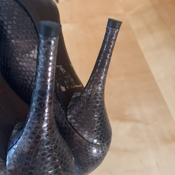 Stuart Weitzman Snake Skin Heels 9 - Picture 8 of 12